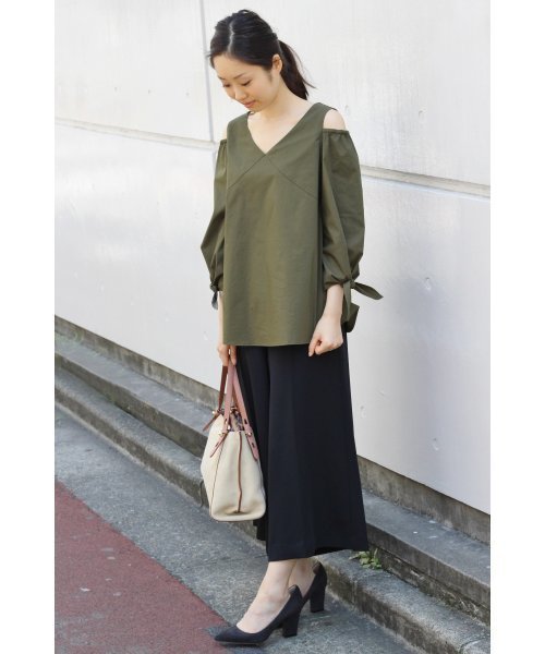 FIGARO Paris（フィガロパリ）の「肩開きVネックブラウス◆（シャツ/ブラウス・レディース・ブルー系その他/ホワイト/カーキ・38/36）」の13枚目の写真