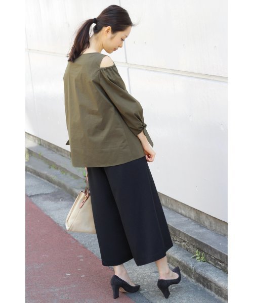 FIGARO Paris（フィガロパリ）の「肩開きVネックブラウス◆（シャツ/ブラウス・レディース・ブルー系その他/ホワイト/カーキ・38/36）」の14枚目の写真