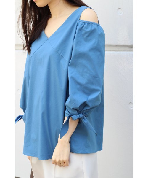 FIGARO Paris（フィガロパリ）の「肩開きVネックブラウス◆（シャツ/ブラウス・レディース・ブルー系その他/ホワイト/カーキ・38/36）」の9枚目の写真
