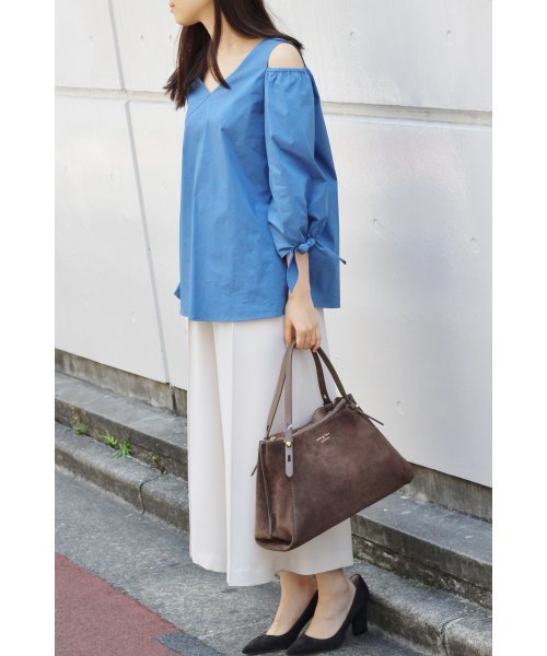 FIGARO Paris（フィガロパリ）の「肩開きVネックブラウス◆（シャツ/ブラウス・レディース・ブルー系その他/ホワイト/カーキ・38/36）」の10枚目の写真