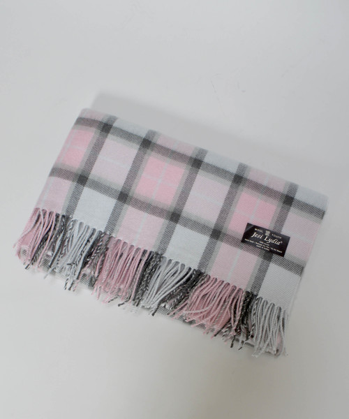 archives（アルシーヴ）の「大判チェックストール（ストール/ショール・レディース・ブラック/ベージュ/グリーン/ネイビー/ダークブルー/ピンク/レッド/ブルー/ワイン/モスグリーン・MEDIUM）」の9枚目の写真