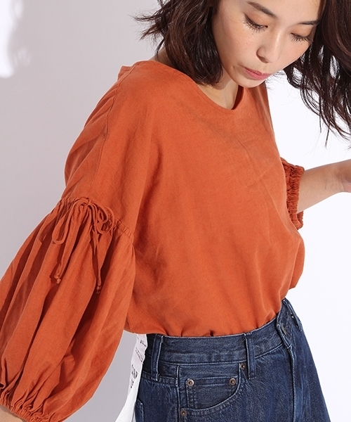 niko and...（ニコアンド）の「袖リボンブラウス（シャツ/ブラウス・レディース・ベージュ/オレンジ/チャコール・LARGE/MEDIUM）」の3枚目の写真