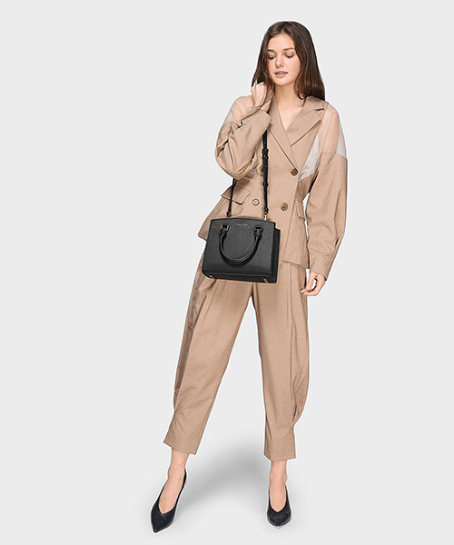 CHARLES & KEITH(チャールズ & キース)の「スリングバックブイパンプス / SLING BACK V PUMPS(パンプス・レディース・オフホワイト/レンガ/ブラック/バーガンディー・22.5cm/23.5cm/25cm/23cm/24.5cm/25.5cm)」の15枚目の写真