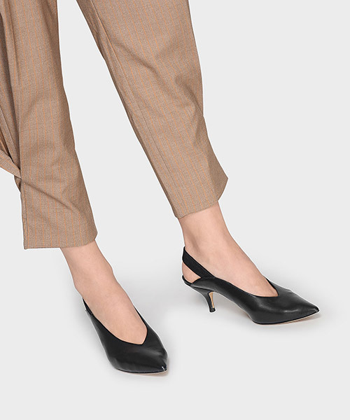 CHARLES & KEITH(チャールズ & キース)の「スリングバックブイパンプス / SLING BACK V PUMPS(パンプス・レディース・オフホワイト/レンガ/ブラック/バーガンディー・22.5cm/23.5cm/25cm/23cm/24.5cm/25.5cm)」の16枚目の写真