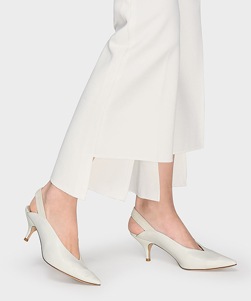 CHARLES & KEITH(チャールズ & キース)の「スリングバックブイパンプス / SLING BACK V PUMPS(パンプス・レディース・オフホワイト/レンガ/ブラック/バーガンディー・22.5cm/23.5cm/25cm/23cm/24.5cm/25.5cm)」の17枚目の写真