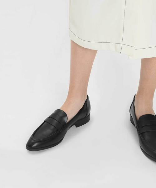 CHARLES & KEITH(チャールズ & キース)の「クラシック ペニーローファー / Classic Penny Loafers(ローファー・レディース・ブラック/スモークピンク/ブラック系その他2・22.5cm/23cm/23.5cm/24.5cm/25cm)」の4枚目の写真