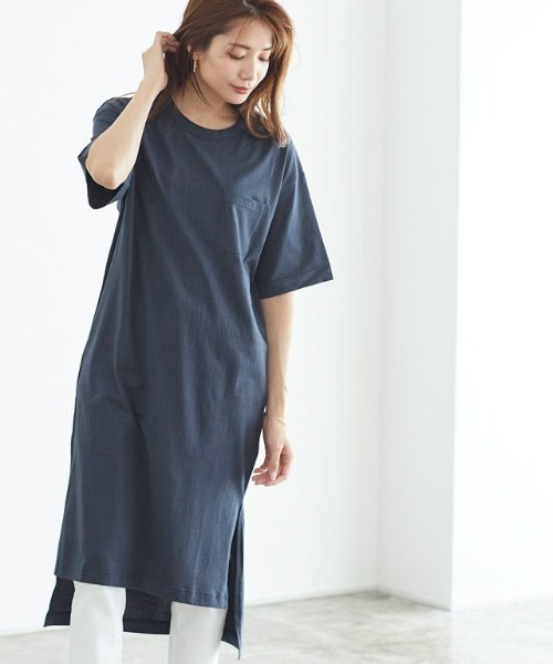 Pierrot(ピエロ)の「スリットデザインロングTシャツ(Tシャツ/カットソー・レディース・ネイビー/チャコール/オフホワイト/ブラック/杢グレー/カーキ・M/L)」の6枚目の写真
