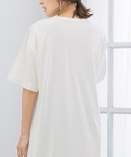 Pierrot(ピエロ)の「スリットデザインロングTシャツ(Tシャツ/カットソー・レディース・ネイビー/チャコール/オフホワイト/ブラック/杢グレー/カーキ・M/L)」の8枚目の写真