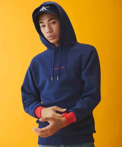 Calvin Klein Jeans(カルヴァンクラインジーンズ)の「CK ボックス ロゴ パーカー(パーカー・メンズ・ブラック/グレー/ブルー系その他・S/M/L/XL)」の3枚目の写真