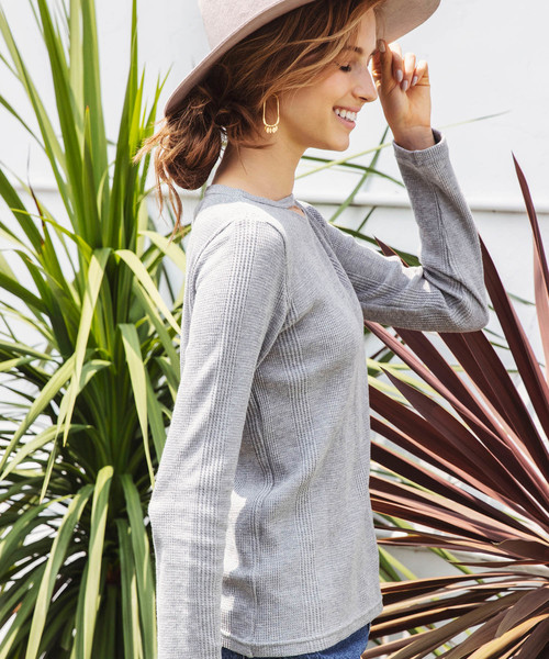 ALEXIA STAM（アリシアスタン）の「Cut Out Neck Waffle Top/カットアウトネックワッフルトップ（Tシャツ/カットソー・レディース・ブラック/グレー/アイボリー・FREE）」の16枚目の写真