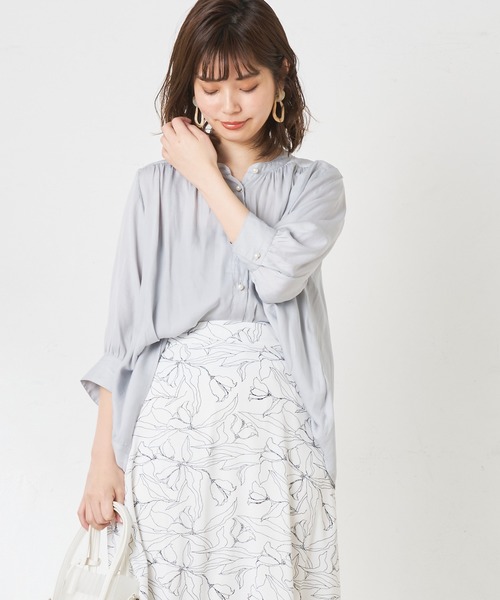 natural couture（ナチュラルクチュール）の「【WEB限定】とろみサテンパール釦ブラウス（シャツ/ブラウス・レディース・ベージュ/ネイビー/アイボリー/ライトグレー/その他1/その他2・FREE）」の3枚目の写真