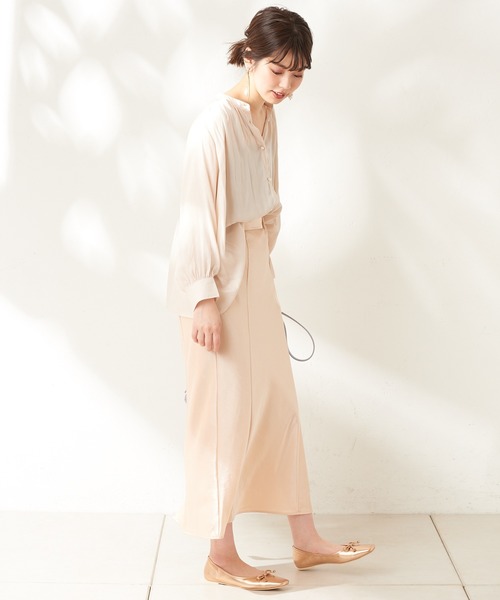 natural couture（ナチュラルクチュール）の「【WEB限定】とろみサテンパール釦ブラウス（シャツ/ブラウス・レディース・ベージュ/ネイビー/アイボリー/ライトグレー/その他1/その他2・FREE）」の7枚目の写真