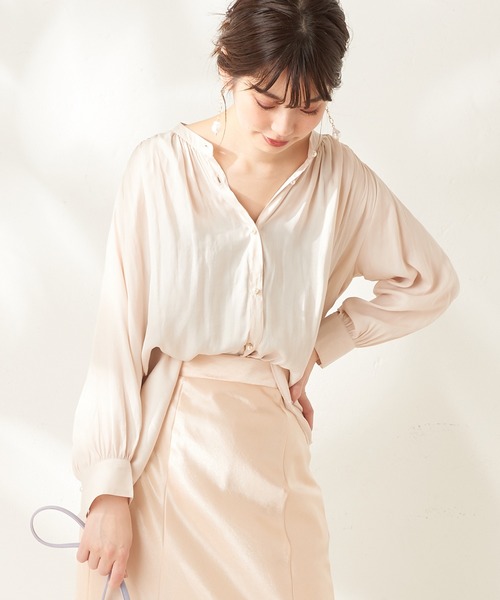 natural couture（ナチュラルクチュール）の「【WEB限定】とろみサテンパール釦ブラウス（シャツ/ブラウス・レディース・ベージュ/ネイビー/アイボリー/ライトグレー/その他1/その他2・FREE）」の8枚目の写真