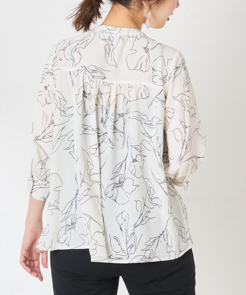 natural couture（ナチュラルクチュール）の「【WEB限定】とろみサテンパール釦ブラウス（シャツ/ブラウス・レディース・ベージュ/ネイビー/アイボリー/ライトグレー/その他1/その他2・FREE）」の22枚目の写真