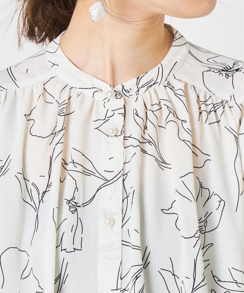 natural couture（ナチュラルクチュール）の「【WEB限定】とろみサテンパール釦ブラウス（シャツ/ブラウス・レディース・ベージュ/ネイビー/アイボリー/ライトグレー/その他1/その他2・FREE）」の21枚目の写真