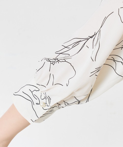 natural couture（ナチュラルクチュール）の「【WEB限定】とろみサテンパール釦ブラウス（シャツ/ブラウス・レディース・ベージュ/ネイビー/アイボリー/ライトグレー/その他1/その他2・FREE）」の19枚目の写真