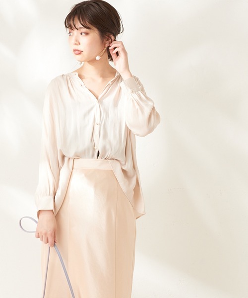natural couture（ナチュラルクチュール）の「【WEB限定】とろみサテンパール釦ブラウス（シャツ/ブラウス・レディース・ベージュ/ネイビー/アイボリー/ライトグレー/その他1/その他2・FREE）」の17枚目の写真