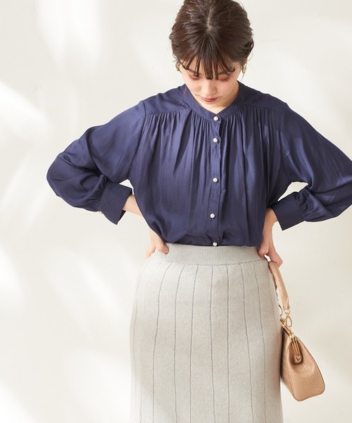 natural couture（ナチュラルクチュール）の「【WEB限定】とろみサテンパール釦ブラウス（シャツ/ブラウス・レディース・ベージュ/ネイビー/アイボリー/ライトグレー/その他1/その他2・FREE）」の16枚目の写真