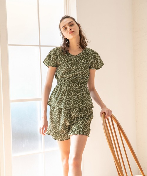 bijorie（ビジュリィ）の「【bijorie】パットつきフラワープリントのブラウス（ルームウェア/パジャマ・レディース・ブラウン/カーキ・ONESIZE）」の2枚目の写真