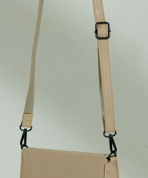 Daily russet（デイリー ラシット）の「【ani.】フラップショルダーバッグ（ショルダーバッグ・レディース・ブラック/ベージュ・FREE）」の7枚目の写真