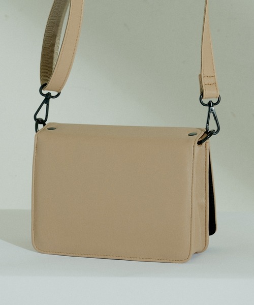 Daily russet（デイリー ラシット）の「【ani.】フラップショルダーバッグ（ショルダーバッグ・レディース・ブラック/ベージュ・FREE）」の10枚目の写真