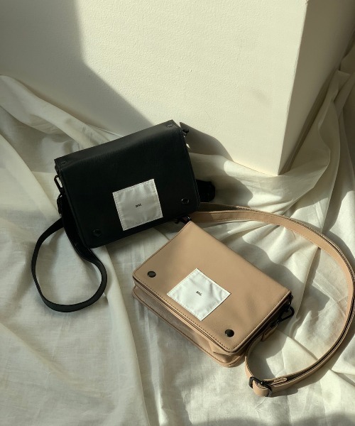 Daily russet（デイリー ラシット）の「【ani.】フラップショルダーバッグ（ショルダーバッグ・レディース・ブラック/ベージュ・FREE）」の15枚目の写真