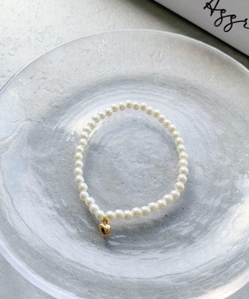iso（イソ）の「ミニハートチャームパールブレスレット（ブレスレット・レディース・シルバー/ゴールド・FREE）」の2枚目の写真