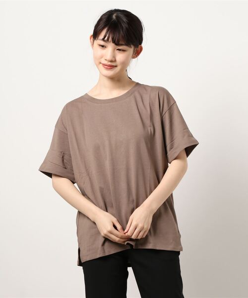 JEANS MATE(ジーンズメイト)の「袖ロールカフサイドスリットTシャツ 汗染み防止加工素材 ビッグシルエット/オーバーサイズ(Tシャツ/カットソー・レディース・ホワイト/ブラック/ネイビー/ブラウン/カーキ/サックスブルー/ブルー/ライトグリーン/ピンク系その他/ライトベージュ・MEDIUM/LARGE)」の5枚目の写真
