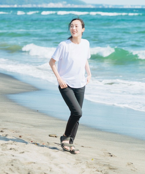 JEANS MATE(ジーンズメイト)の「袖ロールカフサイドスリットTシャツ 汗染み防止加工素材 ビッグシルエット/オーバーサイズ(Tシャツ/カットソー・レディース・ホワイト/ブラック/ネイビー/ブラウン/カーキ/サックスブルー/ブルー/ライトグリーン/ピンク系その他/ライトベージュ・MEDIUM/LARGE)」の12枚目の写真