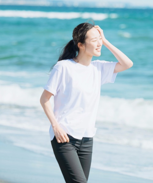 JEANS MATE(ジーンズメイト)の「袖ロールカフサイドスリットTシャツ 汗染み防止加工素材 ビッグシルエット/オーバーサイズ(Tシャツ/カットソー・レディース・ホワイト/ブラック/ネイビー/ブラウン/カーキ/サックスブルー/ブルー/ライトグリーン/ピンク系その他/ライトベージュ・MEDIUM/LARGE)」の16枚目の写真