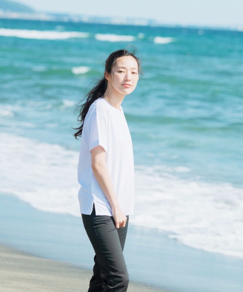 JEANS MATE(ジーンズメイト)の「袖ロールカフサイドスリットTシャツ 汗染み防止加工素材 ビッグシルエット/オーバーサイズ(Tシャツ/カットソー・レディース・ホワイト/ブラック/ネイビー/ブラウン/カーキ/サックスブルー/ブルー/ライトグリーン/ピンク系その他/ライトベージュ・MEDIUM/LARGE)」の18枚目の写真