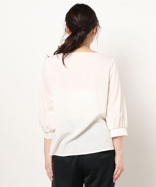 MEW'S REFINED CLOTHES（ミューズリファインドクローズ）の「チェーンチャーム付ブラウス（シャツ/ブラウス・レディース・アイボリー/ホワイト×ブラック/ライトグリーン/ピンク系その他/ネイビー・MEDIUM）」の7枚目の写真