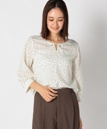 チェーンチャーム付ブラウス