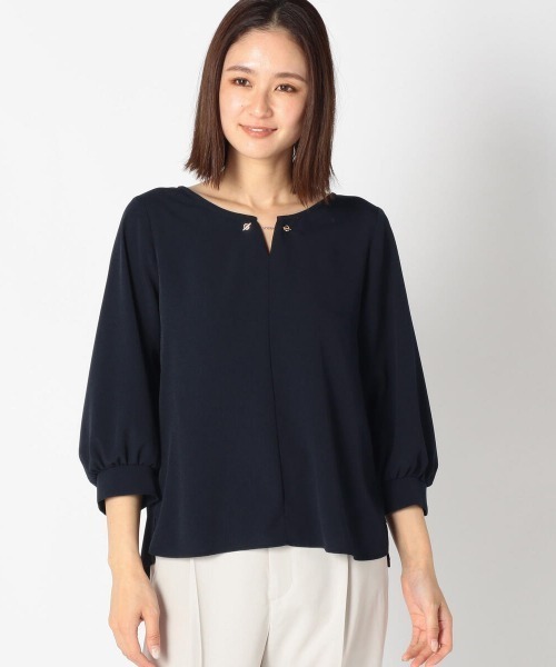 MEW'S REFINED CLOTHES（ミューズリファインドクローズ）の「チェーンチャーム付ブラウス（シャツ/ブラウス・レディース・アイボリー/ホワイト×ブラック/ライトグリーン/ピンク系その他/ネイビー・MEDIUM）」の4枚目の写真