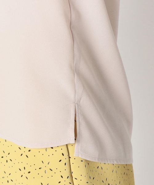 MEW'S REFINED CLOTHES（ミューズリファインドクローズ）の「チェーンチャーム付ブラウス（シャツ/ブラウス・レディース・アイボリー/ホワイト×ブラック/ライトグリーン/ピンク系その他/ネイビー・MEDIUM）」の12枚目の写真