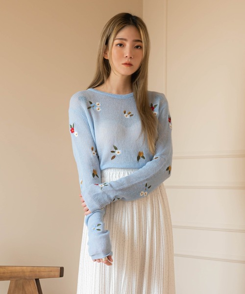 UNE MANSION（ユヌマンション）の「フラワー刺繍ニット（ニット/セーター・レディース・ブルー/グレー/アイボリー・FREE）」の9枚目の写真