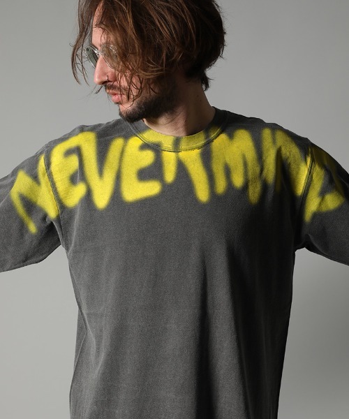 STUD MUFFIN（スタッドマフィン）の「mlt3388-ピグメントダイ6ozコットン天竺 グラフィティオーバープリント LS Tシャツ（Tシャツ/カットソー・メンズ・オレンジ/チャコールグレー・4/2/3）」の4枚目の写真