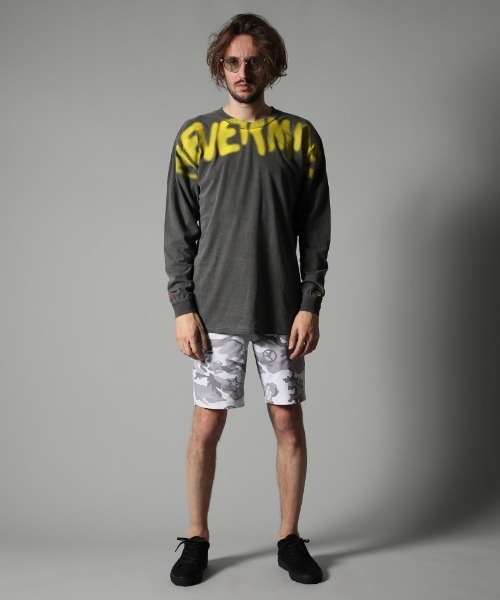 STUD MUFFIN（スタッドマフィン）の「mlt3388-ピグメントダイ6ozコットン天竺 グラフィティオーバープリント LS Tシャツ（Tシャツ/カットソー・メンズ・オレンジ/チャコールグレー・4/2/3）」の5枚目の写真