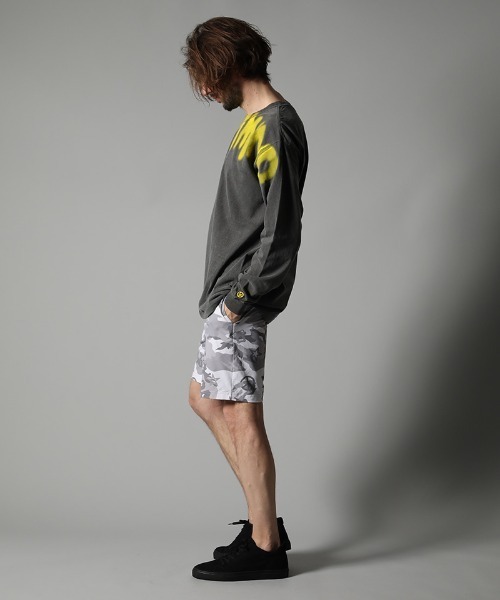 STUD MUFFIN（スタッドマフィン）の「mlt3388-ピグメントダイ6ozコットン天竺 グラフィティオーバープリント LS Tシャツ（Tシャツ/カットソー・メンズ・オレンジ/チャコールグレー・4/2/3）」の6枚目の写真