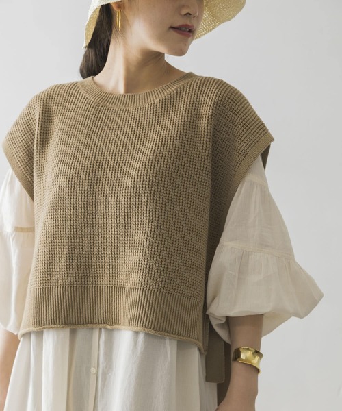 URBAN RESEARCH（アーバンリサーチ）の「鹿の子編みショートニットベスト（ベスト・レディース・アイボリー/ベージュ・FREE）」の11枚目の写真