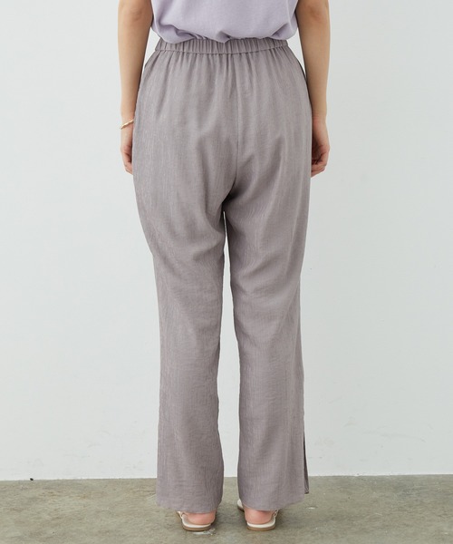 SALON adam et rope'（サロン アダム エ ロペ）の「【WEB限定カラー】シャイニーストライプリラックスパンツ（その他パンツ・レディース・ライトグリーン/グレー/ブラック・FREE）」の4枚目の写真