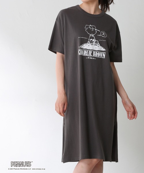 colza（コルザ）の「スヌーピーＴワンピース（ワンピース・レディース・ホワイト/ブルー/スミクロ/グレイッシュベージュ・S/M/L）」の2枚目の写真