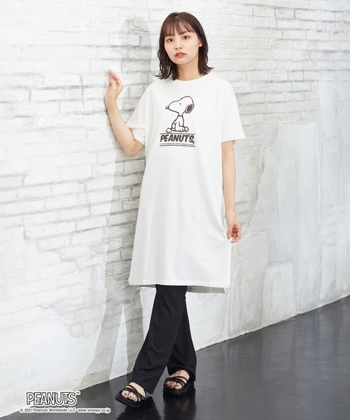 colza（コルザ）の「スヌーピーＴワンピース（ワンピース・レディース・ホワイト/ブルー/スミクロ/グレイッシュベージュ・S/M/L）」の11枚目の写真