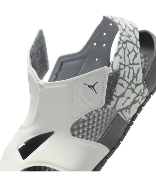 JORDAN BRAND（ジョーダンブランド）の「ジョーダン フレア キッズシューズ / Jordan Flare Little Kids’ Shoes＜17-22cm 展開＞（サンダル・キッズ・ピンク系その他/レッド/ブラック/クリーム/ゴールド/エメラルド/ホワイト・17/18/19/20/21/22）」の15枚目の写真