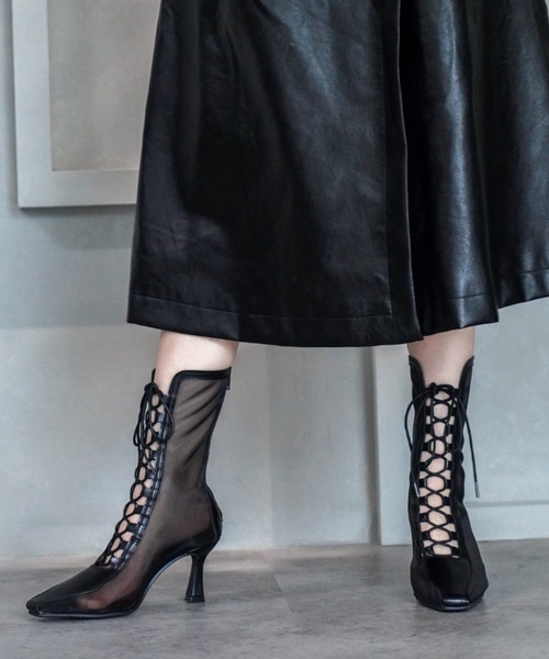 VIVIAN（ヴィヴィアン）の「スクエアトゥチュールレースアップブーツ ZOZOTOWN限定商品（ブーツ・レディース・ブラック/ピンクベージュ/ベージュ・L/S/M/LL）」の4枚目の写真