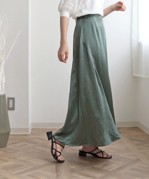 HER CLOSET（ハークローゼット）の「【TwentyThree】シワ加工サテンフレアスカート（スカート・レディース・ブラック/アッシュブラウン/グリーン・FREE）」の7枚目の写真