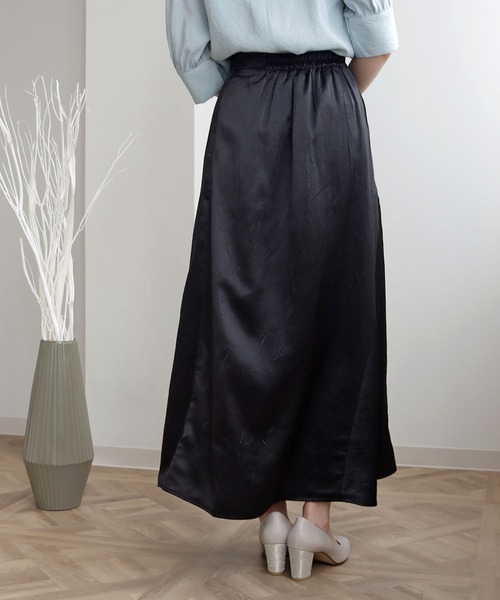 HER CLOSET（ハークローゼット）の「【TwentyThree】シワ加工サテンフレアスカート（スカート・レディース・ブラック/アッシュブラウン/グリーン・FREE）」の16枚目の写真