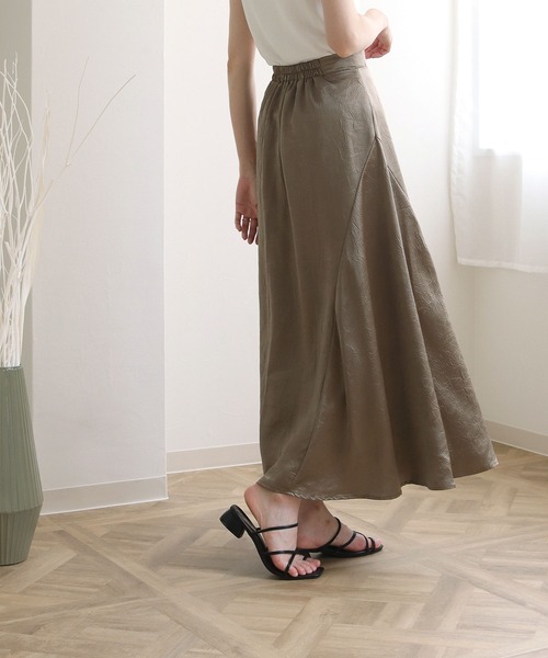 HER CLOSET（ハークローゼット）の「【TwentyThree】シワ加工サテンフレアスカート（スカート・レディース・ブラック/アッシュブラウン/グリーン・FREE）」の12枚目の写真