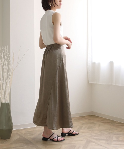 HER CLOSET（ハークローゼット）の「【TwentyThree】シワ加工サテンフレアスカート（スカート・レディース・ブラック/アッシュブラウン/グリーン・FREE）」の14枚目の写真