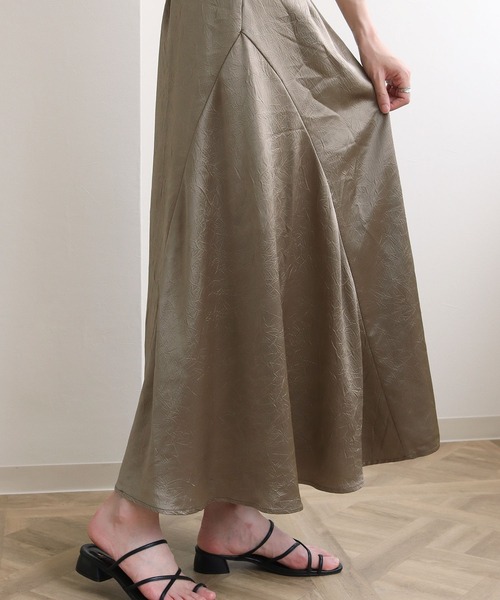 HER CLOSET（ハークローゼット）の「【TwentyThree】シワ加工サテンフレアスカート（スカート・レディース・ブラック/アッシュブラウン/グリーン・FREE）」の21枚目の写真